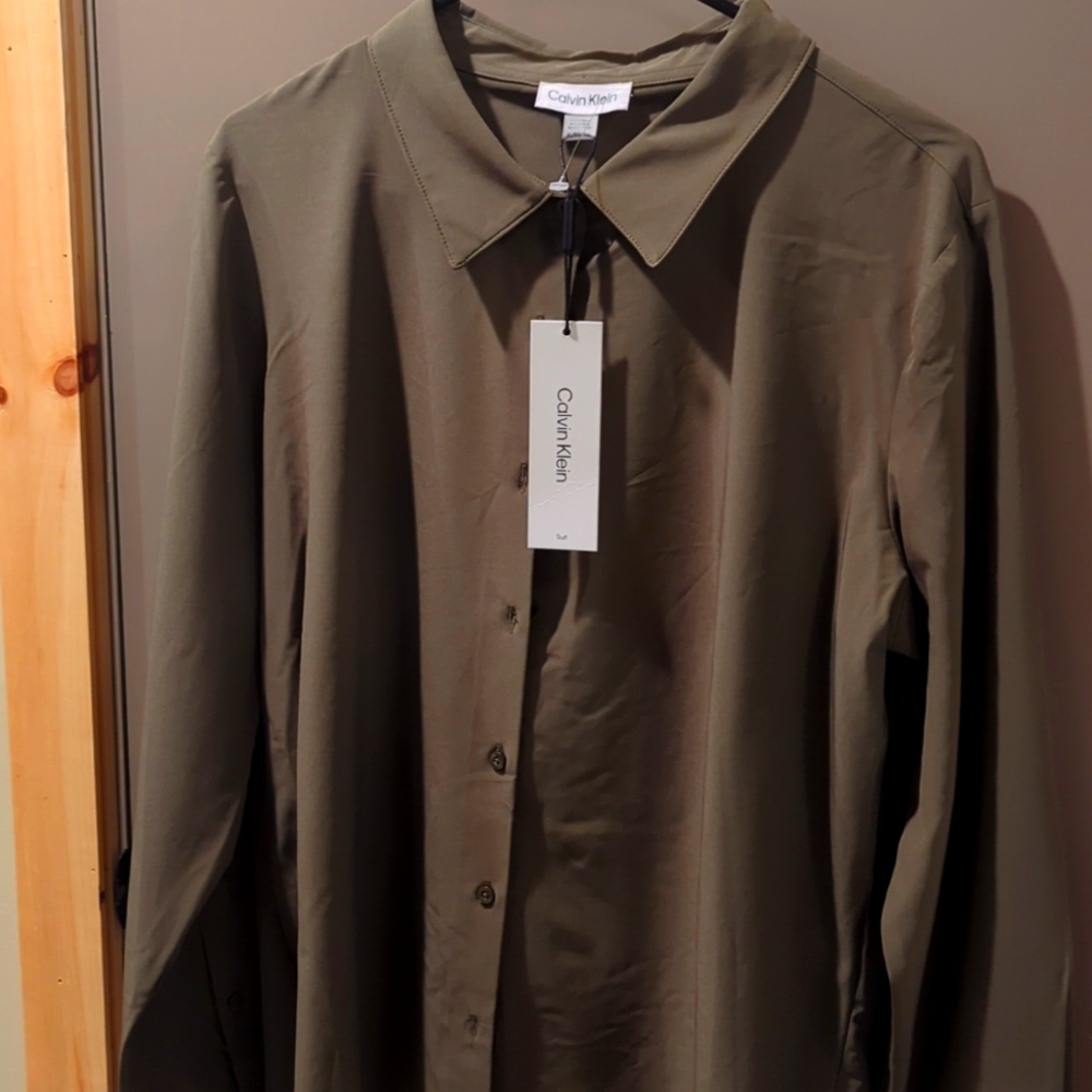 NWT CK olive green button down w some stretch